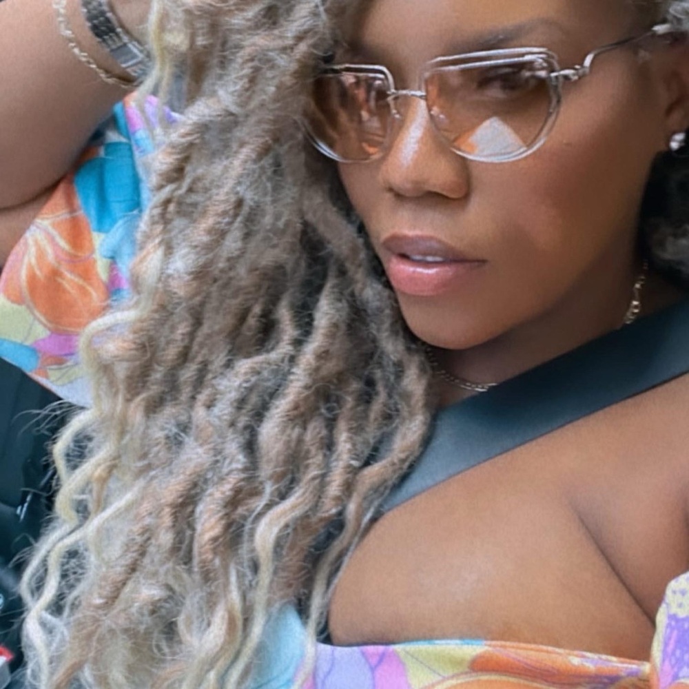 Meet your Posher, Khaaliqa